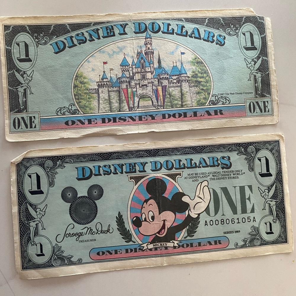 A total of four Disney currency $1 denominations 1987 and 1989 series - Picture 6 of 14